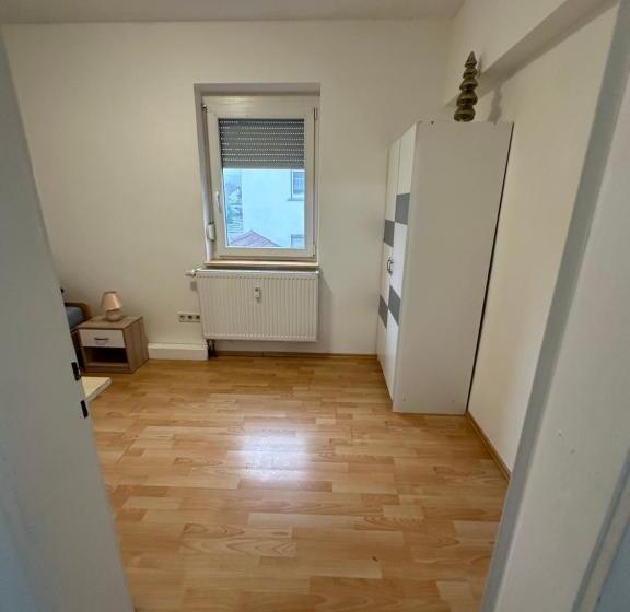 호텔 Monteuren Und Studentenwohnungen Bettvermietung