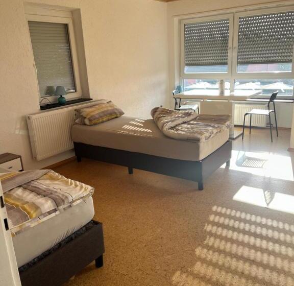 호텔 Monteuren Und Studentenwohnungen Bettvermietung