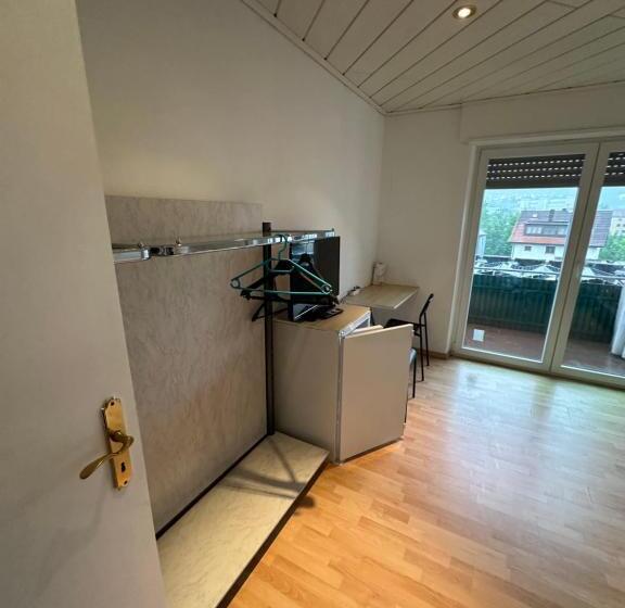 호텔 Monteuren Und Studentenwohnungen Bettvermietung