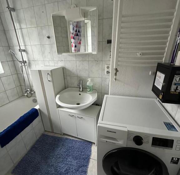 호텔 Monteuren Und Studentenwohnungen Bettvermietung