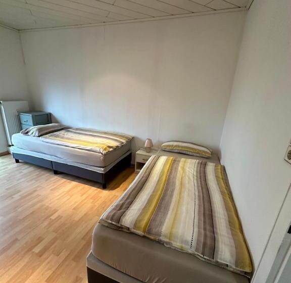 호텔 Monteuren Und Studentenwohnungen Bettvermietung