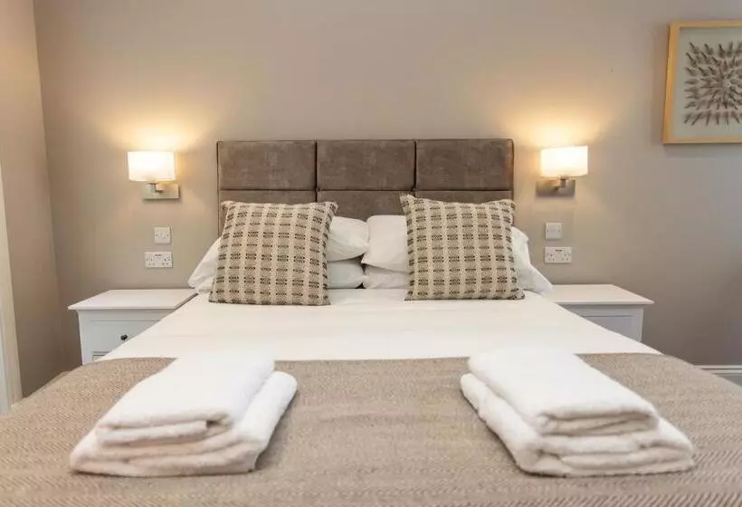 ホテル The Town Crier, Tenby