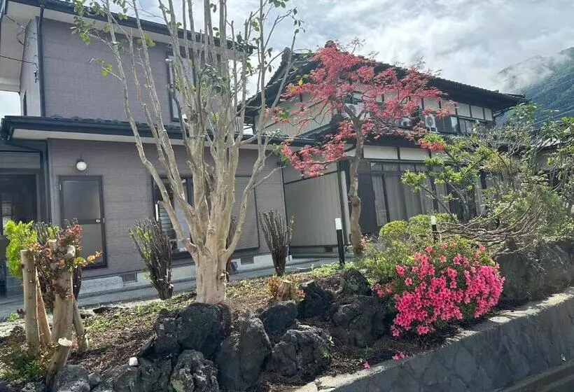 ペンション 富士山を眺められる宿 ゲストハウス花水木