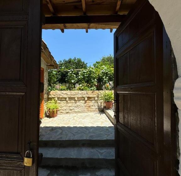 پانسیون Meroli Guesthouse