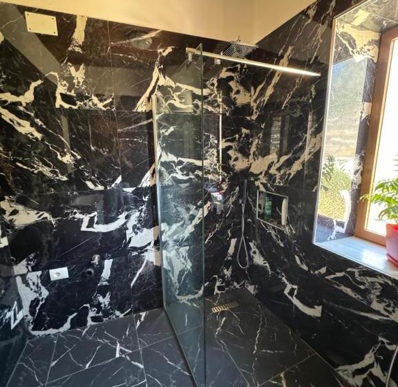 پانسیون Meroli Guesthouse