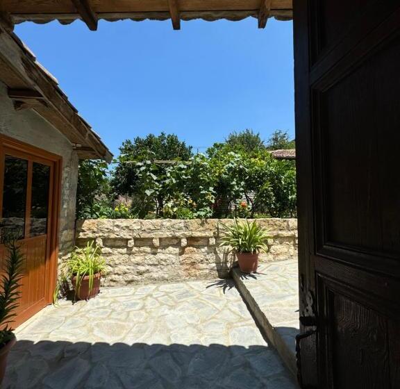 پانسیون Meroli Guesthouse