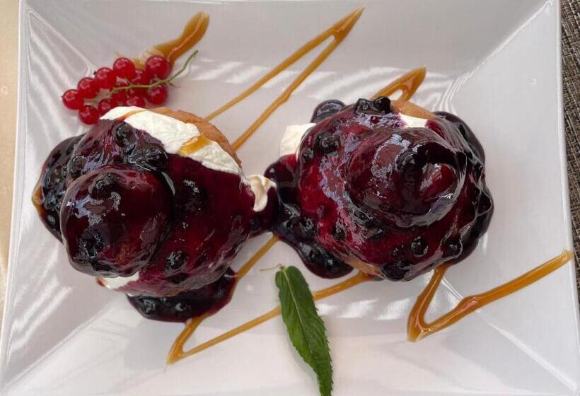 Pensiunea La Taverna