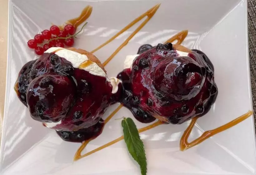 Pensiunea La Taverna