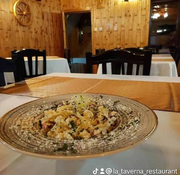 Pensiunea La Taverna