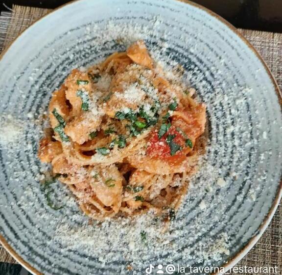 Pensiunea La Taverna