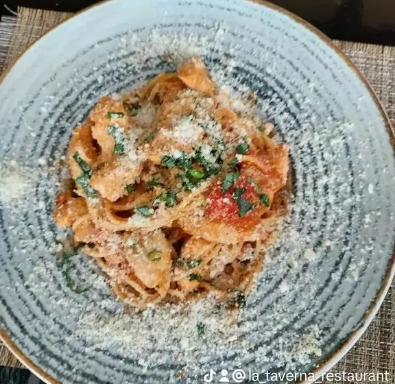 Pensiunea La Taverna