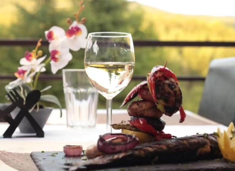 Pensiunea La Taverna