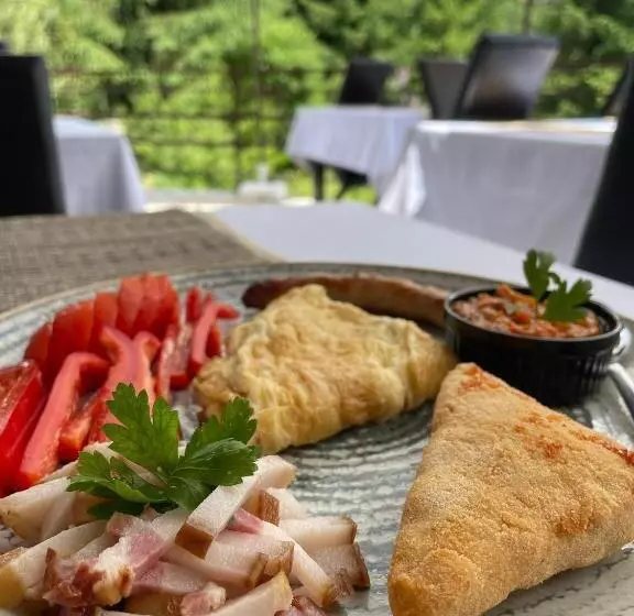 Pensiunea La Taverna