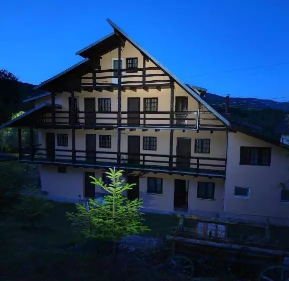 Pensiunea La Taverna