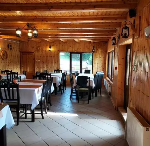 Pensiunea La Taverna