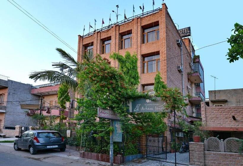 Hotel Super Collection O Rai Ka Bagh Near Railway Station Formerly Pioneer Plaza