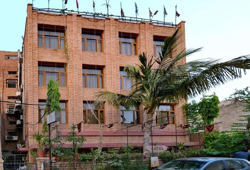 ホテル Super Collection O Rai Ka Bagh Near Railway Station Formerly Pioneer Plaza