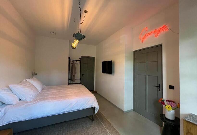 تختخواب و صبحانه Garage Bnb