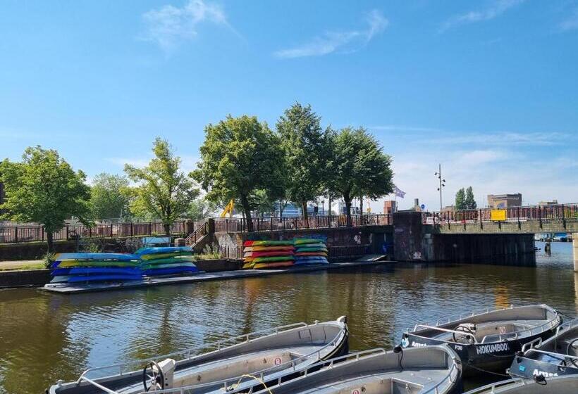 تختخواب و صبحانه Garage Bnb