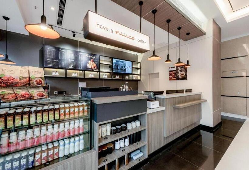 Hanting Hotel Chongqing North Railway Station Longtou Temple Park Metro Station