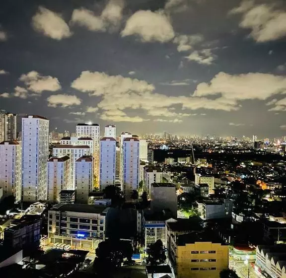 Hotelli Urban Deca Tower Edsa