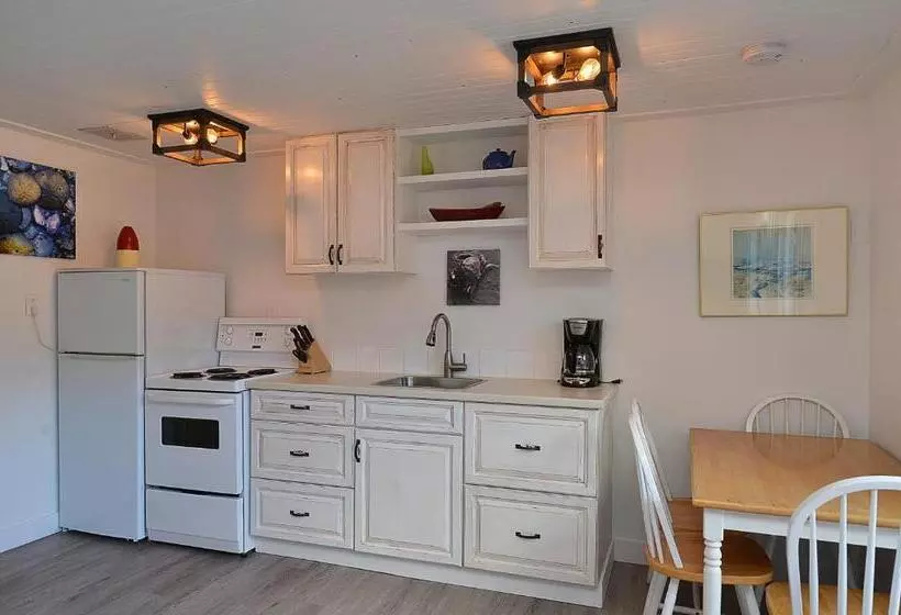 Motelli John Henry S Marina And Resort