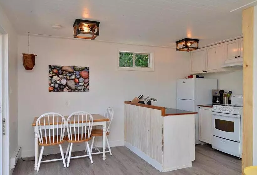 Motelli John Henry S Marina And Resort