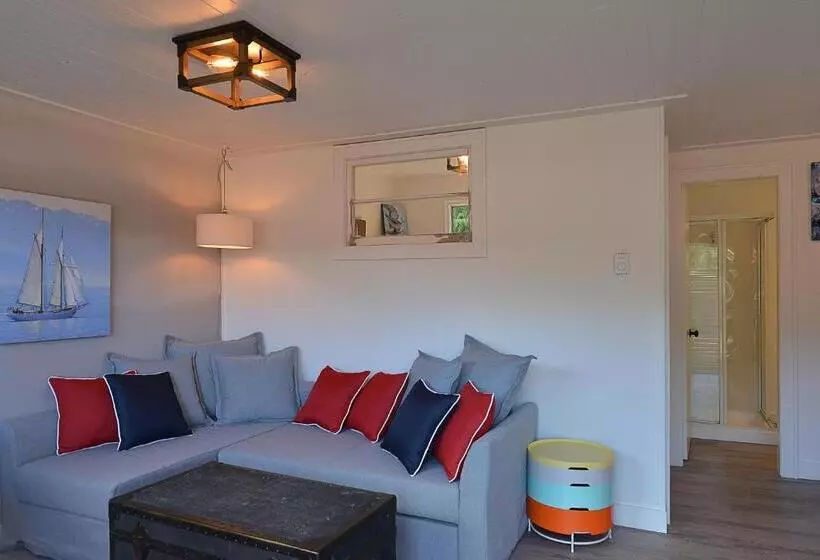 Motelli John Henry S Marina And Resort