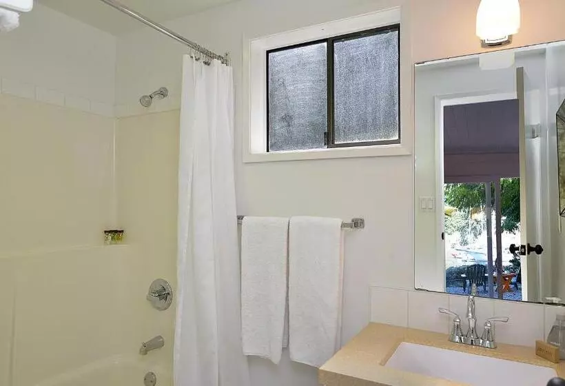 Motelli John Henry S Marina And Resort