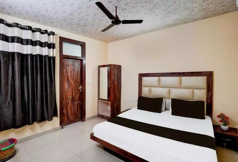 Oyo 82482 Hotel Welcome