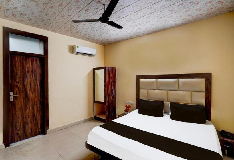 Oyo 82482 Hotel Welcome