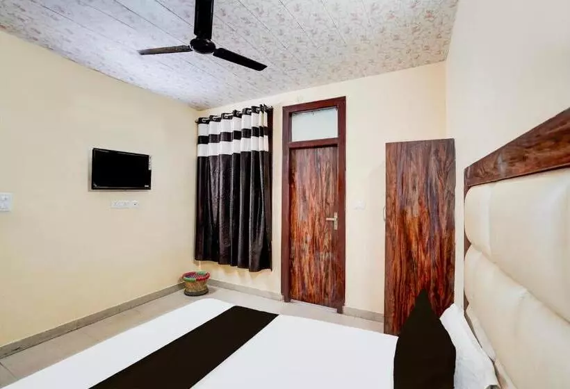 Oyo 82482 Hotel Welcome
