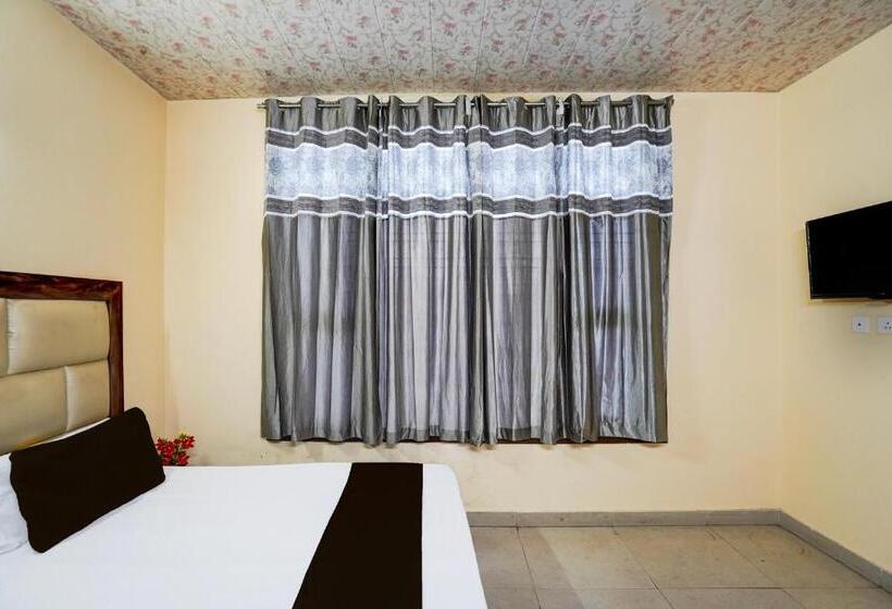 Oyo 82482 Hotel Welcome