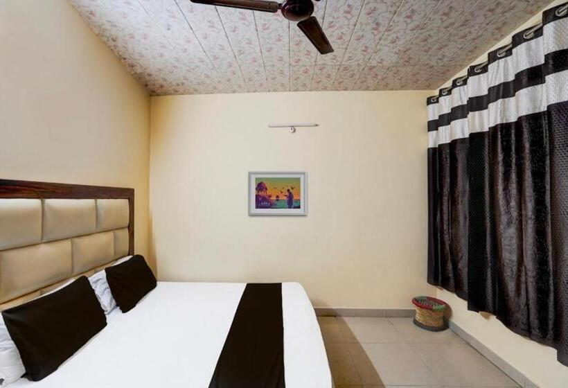 Oyo 82482 Hotel Welcome