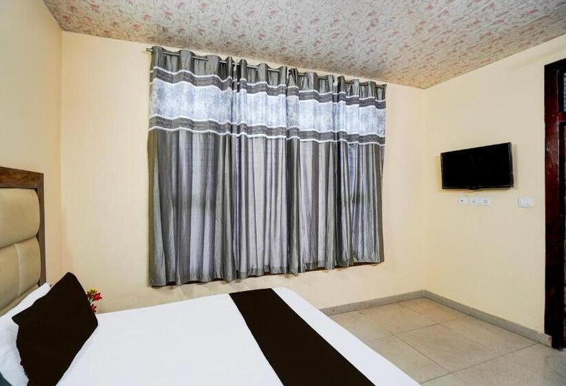 Oyo 82482 Hotel Welcome