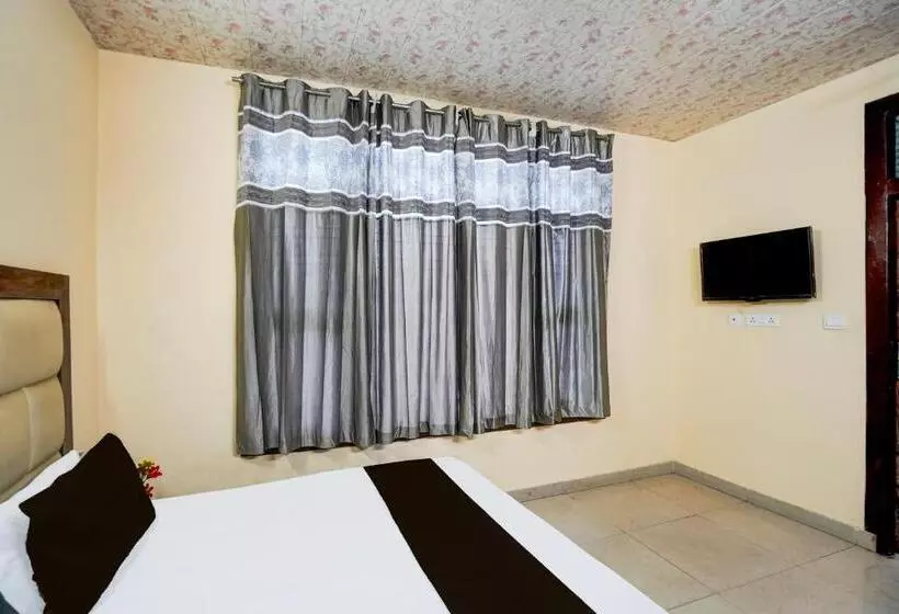 Oyo 82482 Hotel Welcome