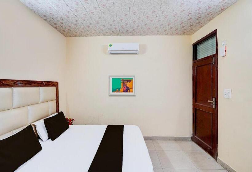 Oyo 82482 Hotel Welcome