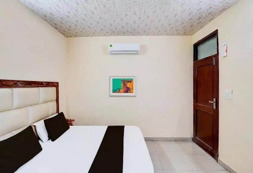 Oyo 82482 Hotel Welcome
