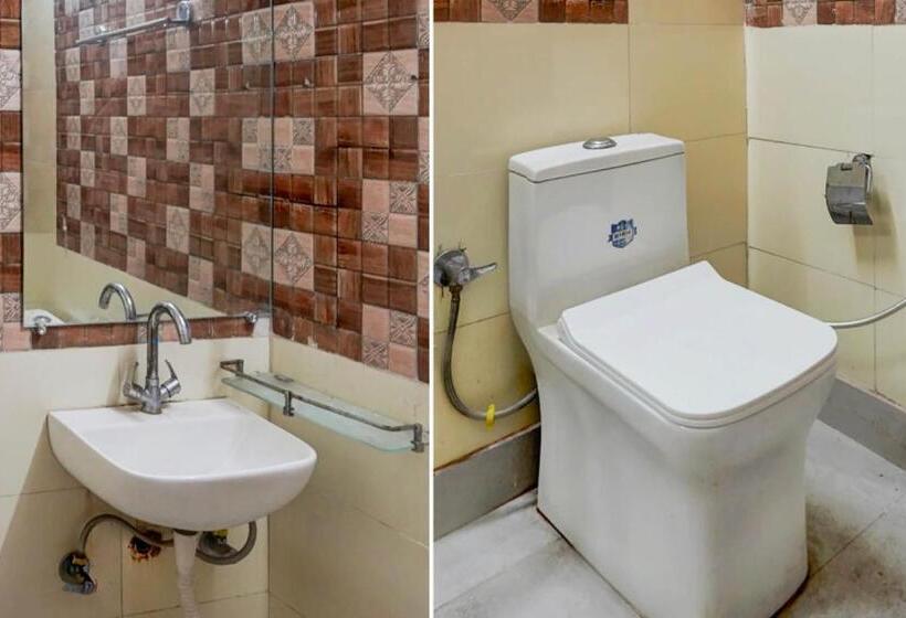 Oyo 82482 Hotel Welcome