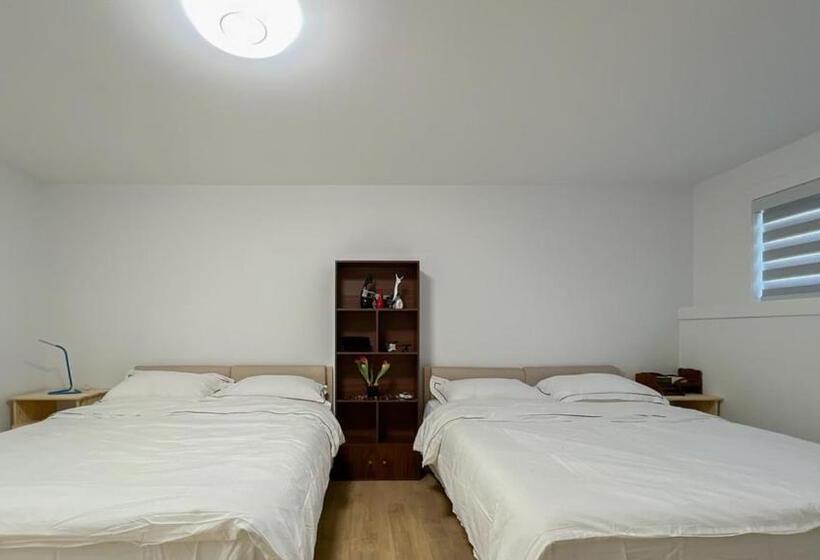 Majatalo A Guest Room