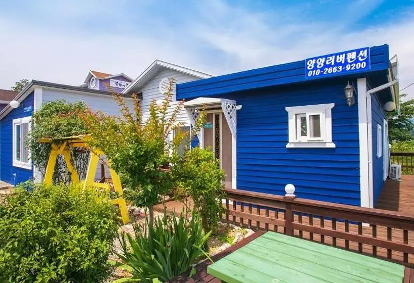 Yangyang River Pension