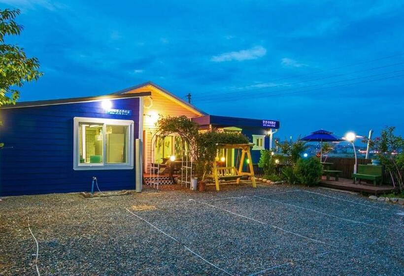 Yangyang River Pension