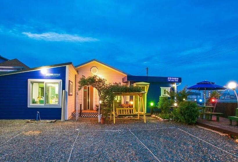 Yangyang River Pension