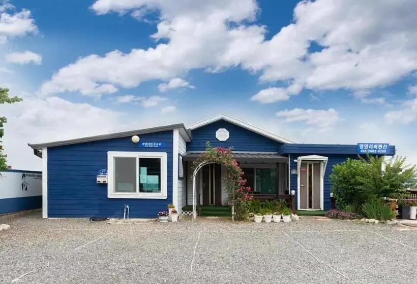 Yangyang River Pension