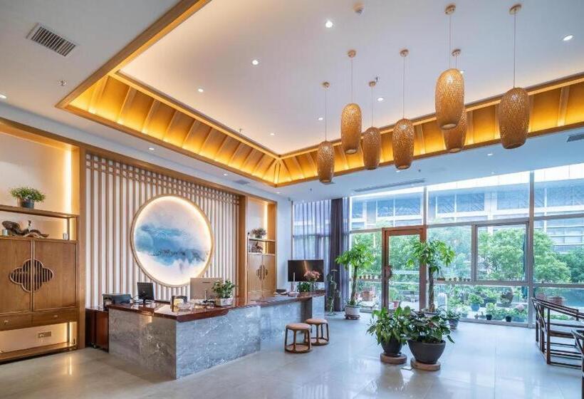 Starway Hotel Bengbu South Station