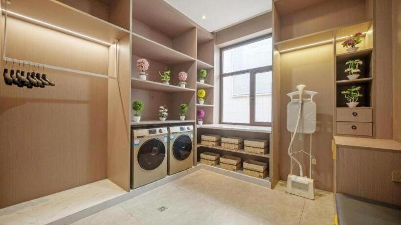 Starway Hotel Jiayuguang Fangte Silk Road Huashen