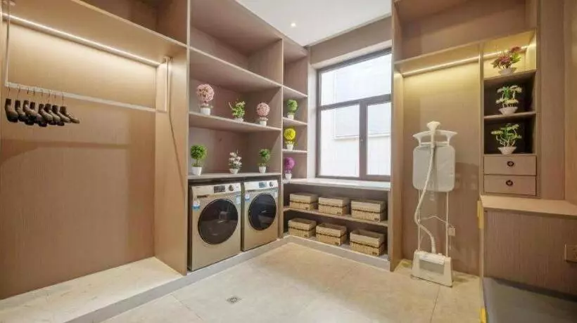 Starway Hotel Jiayuguang Fangte Silk Road Huashen