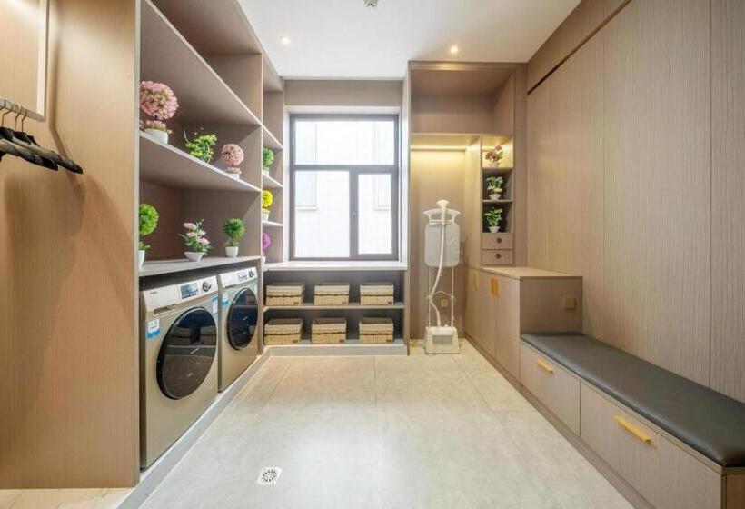 Starway Hotel Jiayuguang Fangte Silk Road Huashen