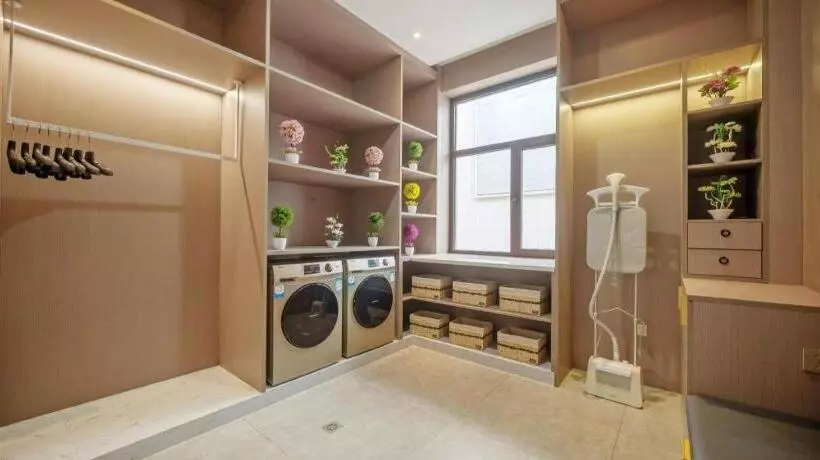 Starway Hotel Jiayuguang Fangte Silk Road Huashen