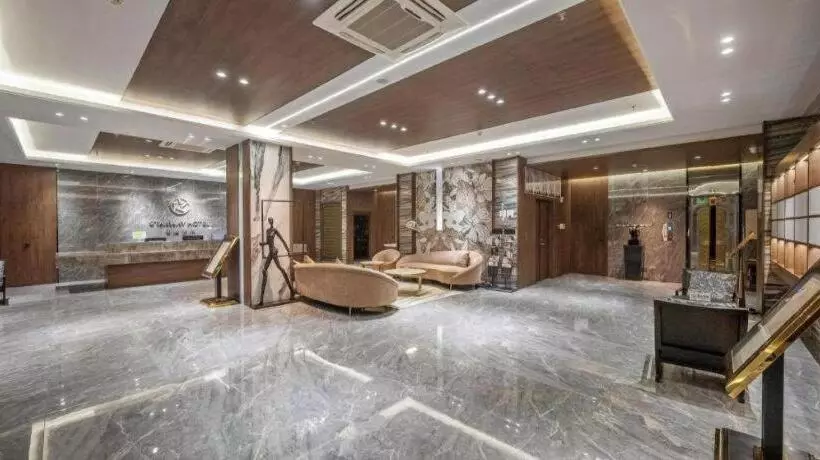 Starway Hotel Jiayuguang Fangte Silk Road Huashen